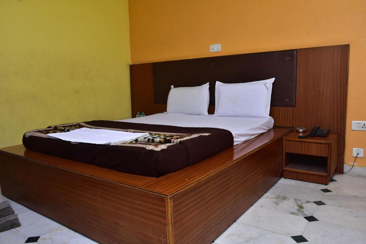 Hotel Mid East Haridaspur Exterior foto