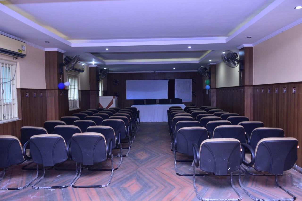 Hotel Mid East Haridaspur Exterior foto
