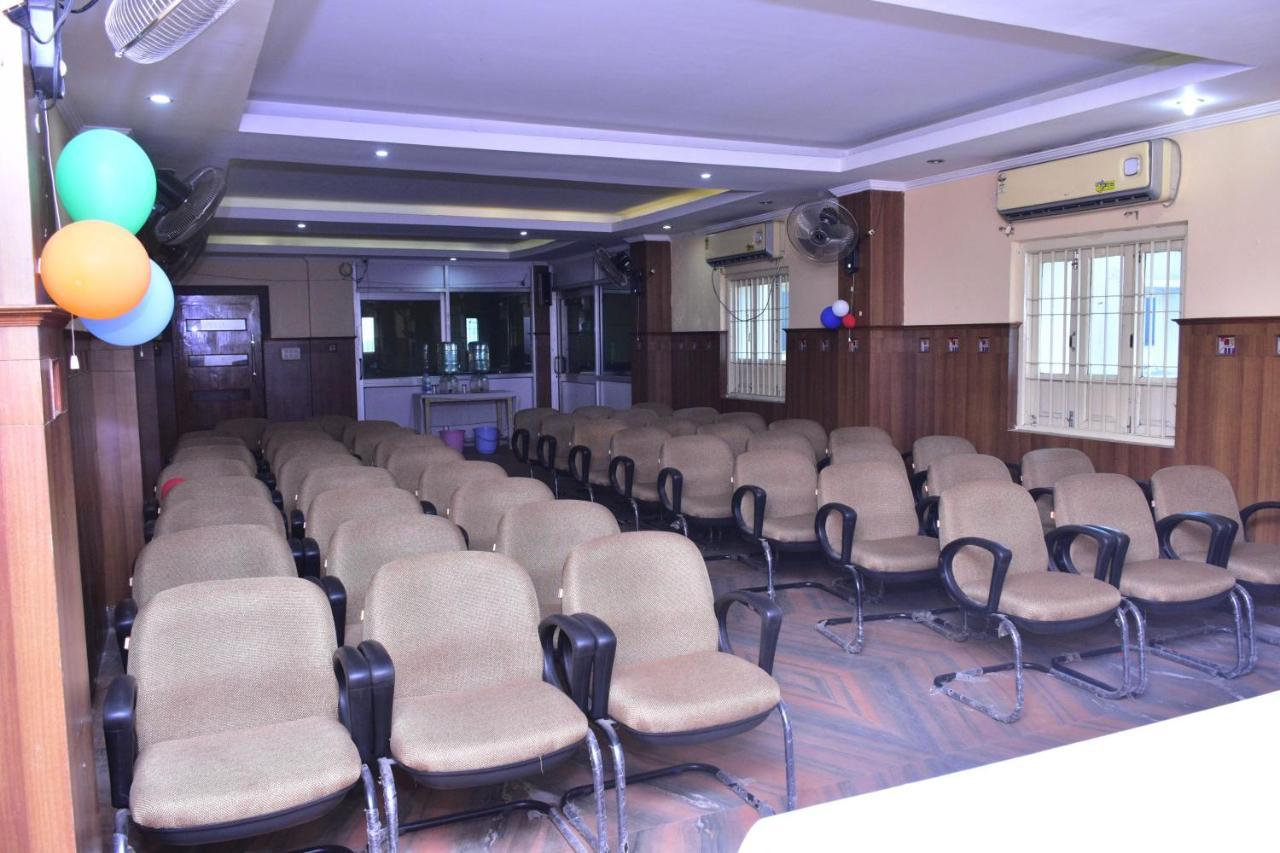 Hotel Mid East Haridaspur Exterior foto