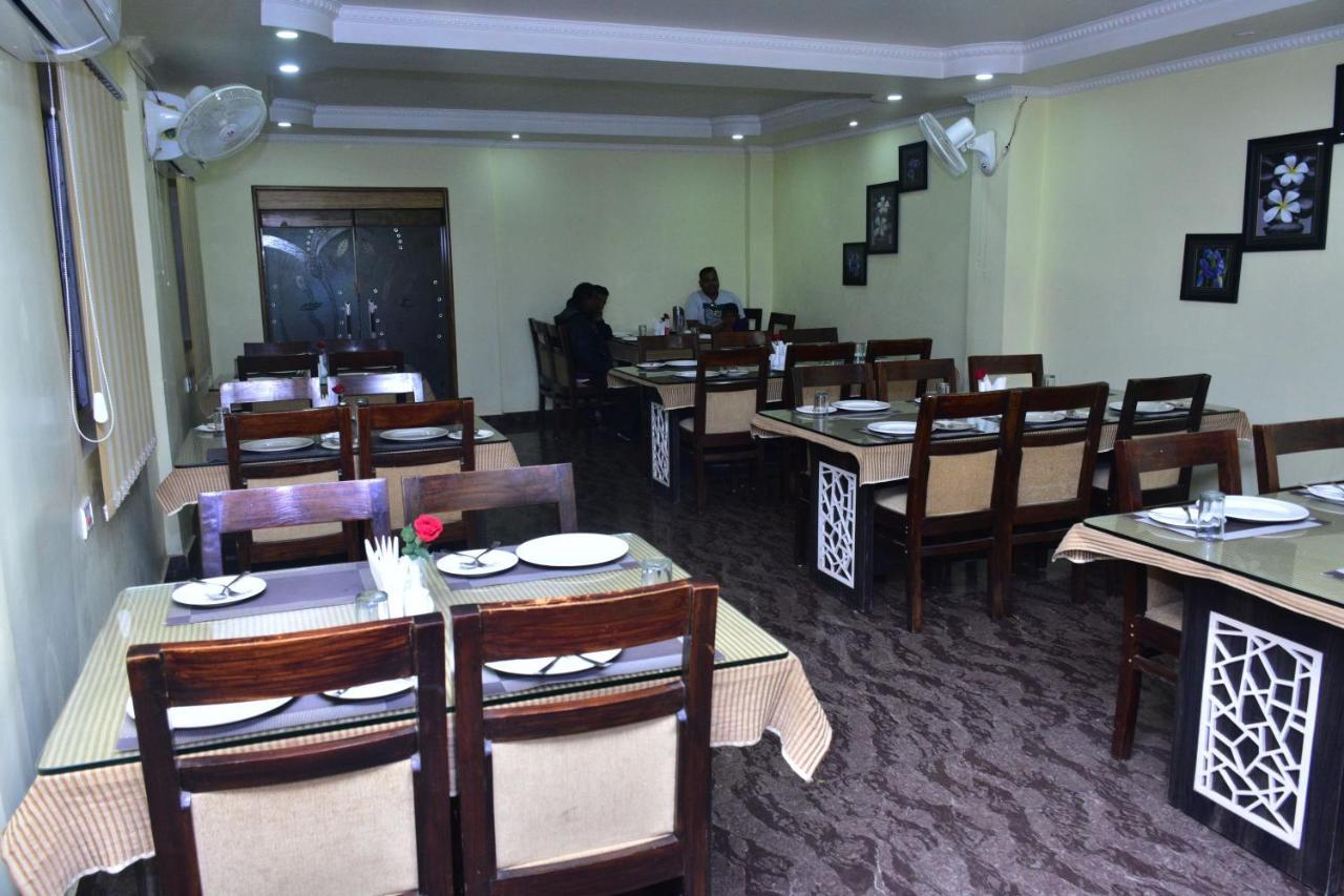 Hotel Mid East Haridaspur Exterior foto